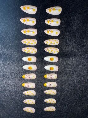 2 for $10 Nail Set in Daisy’s and pink no glue